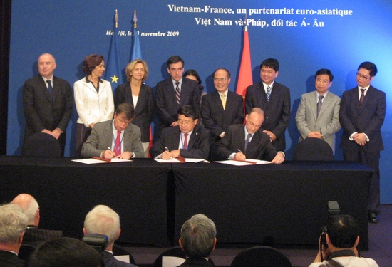 Diễn đàn Lãnh đạo doanh nghiệp Việt-Pháp : Ký 18 thỏa thuận hợp tác, trị giá khoảng 9,5 tỷ USD 