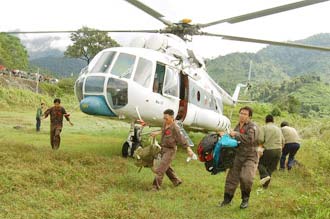 Tư lệnh Quân chủng Phòng không-Không quân: Khen thưởng chuyến bay cứu nạn tại Quảng Nam