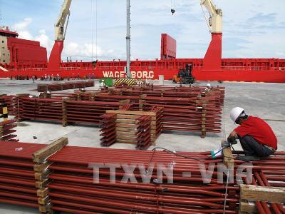  Dung Quất:  Xuất khẩu lô sản phẩm đầu tiên, 1.006 tấn lò hơi