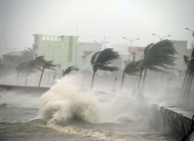 Bão số 9 tiếp tục gây thiệt hại cho các tỉnh miền Trung và Tây Nguyên