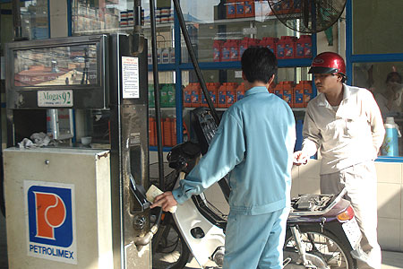 Petrolimex điều chỉnh giá dầu ma dút tăng thêm 400 đồng 