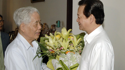 Thủ tướng Chính phủ, Chủ tịch Quốc hội chúc Tết các đồng chí nguyên là lãnh đạo cấp cao của Đảng, Nhà nước và tỉnh Ninh Bình