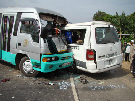 7 ngày Tết, hơn 400 vụ tai nạn giao thông, chết gần 300 người...