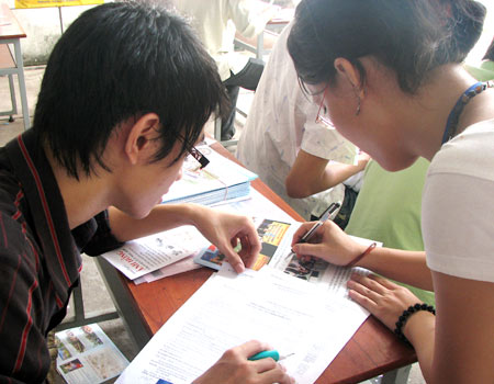 Ngày đầu tiên : Không trường nào bố trí nhận hồ sơ