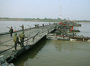 Làm theo tấm gương Bác gắn với khắc phục khâu yếu, mặt yếu 