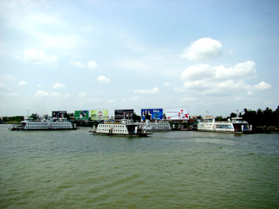 Vĩnh Long: Nhiều hộ kinh doanh ở bến phà Cần Thơ cần được hỗ trợ vốn chuyển đổi nghề khi cầu Cần Thơ khánh thành 