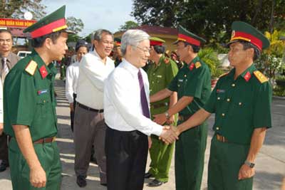 Chủ tịch Quốc hội Nguyễn Phú Trọng thăm và làm việc tại Côn Đảo: Phát triển kinh tế phải gắn với củng cố quốc phòng-an ninh