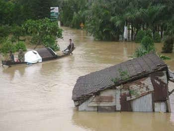 Cả nước hướng về “khúc ruột miền Trung”