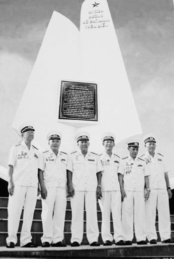 Người bảy lần truy điệu sống