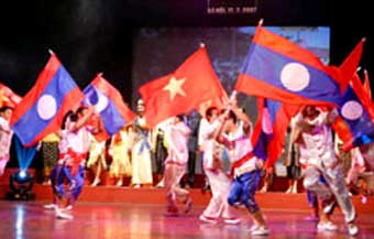 Quan hệ Việt - Lào mãi mãi xanh tươi