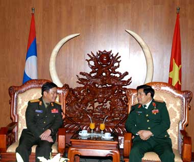 Đại tướng Phùng Quang Thanh tiếp Tổng Tham mưu trưởng QĐND Lào