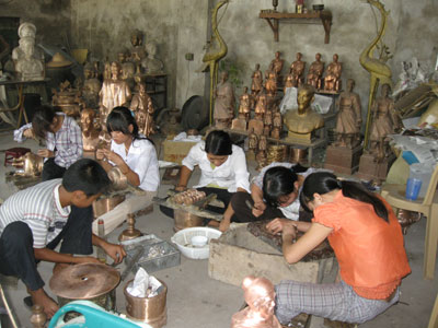 Nghệ nhân say mê làm tượng Bác