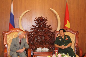 Bộ trưởng Bộ Quốc phòng Phùng Quang Thanh tiếp Đoàn các nhà khoa học y tế LB Nga