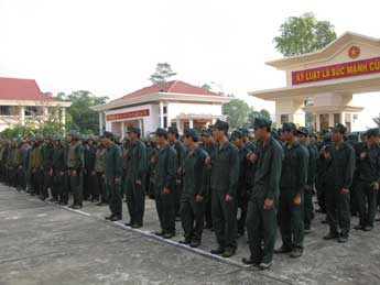 Ra mắt lực lượng Dân quân thường trực