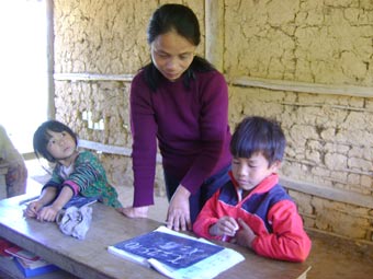Tấm lòng cô giáo bản Mông