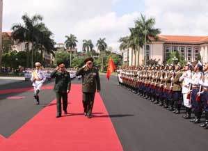 Bộ trưởng Bộ Quốc phòng Cộng hòa Bê-la-rút thăm chính thức Việt Nam