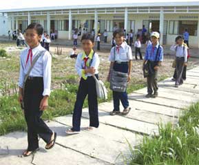 Già làng người Mông hiến đất xây trường học