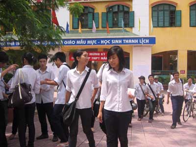 Hà Nội: Hơn 200 thí sinh bị bỏ thi và đột quỵ