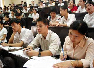 Cần liên lạc giữa nhà trường và gia đình sinh viên