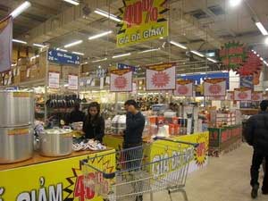 Kiểm soát giá hàng hóa, không để “té nước theo mưa”