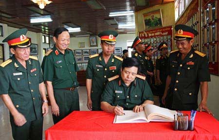 Phải luôn xứng đáng với truyền thống “Quân Tiên Phong”