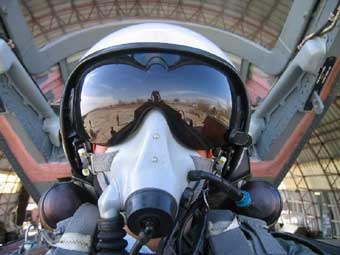 Mũ  phi công chiến đấu tích hợp