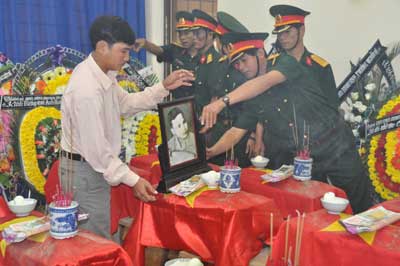 “Giải mã” bức ảnh liệt sĩ