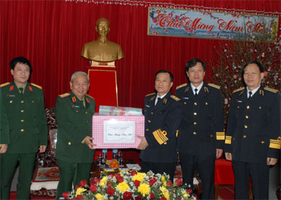 Đại tướng Lê Văn Dũng thăm, chúc Tết Quân chủng Hải quân