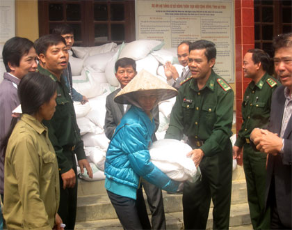 “Cầu nối” với các tổ chức, cá nhân để cứu trợ nhân dân vùng lũ