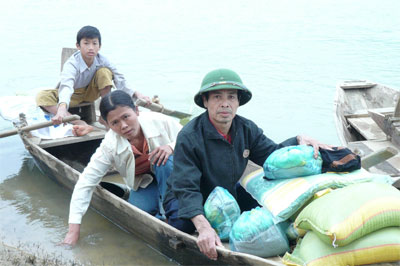 Chuyến hàng về vùng lũ