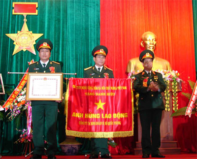 Công ty 74 (Binh đoàn 15) đón nhận danh hiệu Anh hùng lao động