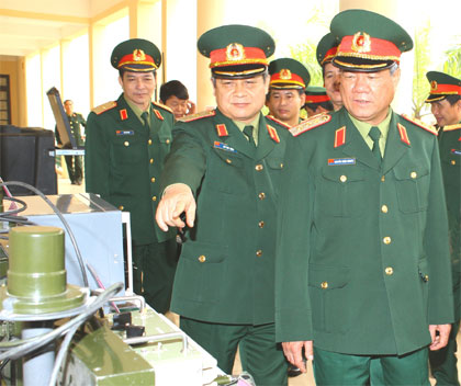 Người chỉ huy gương mẫu, tình bạn chiến đấu thủy chung