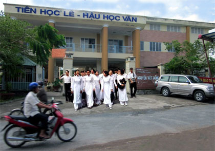 Trên quê hương người Anh hùng