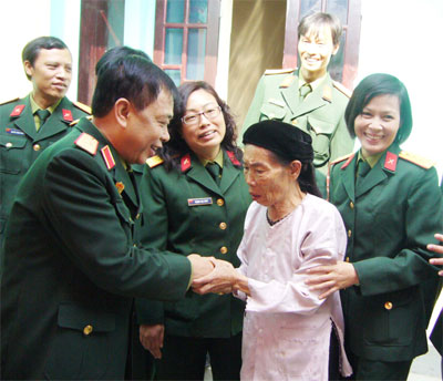 Chung niềm vui mẹ Hưởng có nhà mới