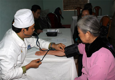 Trọn tấm lòng “lương y như từ mẫu” (Kỳ 1)