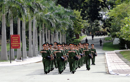 Giảng đường mùa lá bay