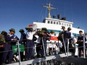 Hoãn 3 chuyến tàu đưa quà Tết ra đảo Trường Sa