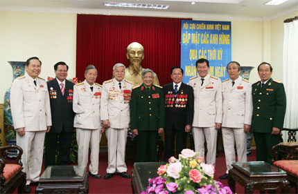 Gặp mặt đại diện các Anh hùng là cựu chiến binh