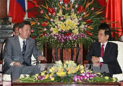 Chủ tịch nước Nguyễn Minh Triết tiếp Bộ trưởng Quốc phòng Mông Cổ