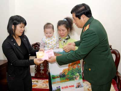 Lãnh đạo Đảng, Nhà nước, quân đội thăm, chúc Tết đối tượng chính sách và người nghèo