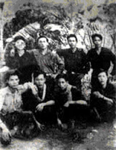 Phát hiện bốn tấm ảnh an táng cùng liệt sĩ