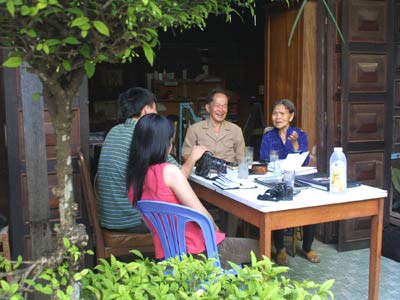 Cô gái vùng ven đô