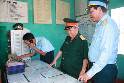 Đại tướng Lê Văn Dũng làm việc với các đơn vị quân đội tại Đà Nẵng