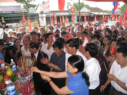 Quy tập và cầu siêu cho 37 hài cốt liệt sĩ quân tình nguyện Việt Nam hy sinh tại Lào