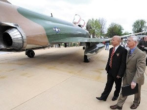 Tình bạn lạ kỳ của hai cựu phi công Việt-Mỹ