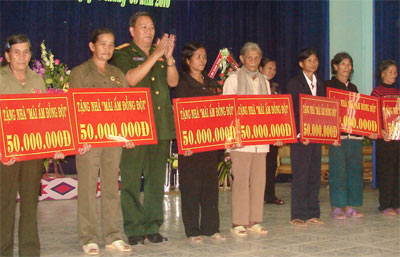 Tình người ở lại