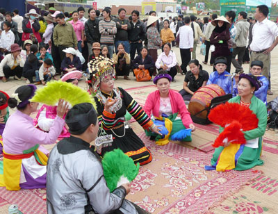 Trả lại môi trường văn hóa cho lễ hội (Bài 1)