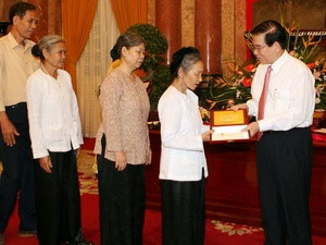 Nhiều hoạt động kỷ niệm 63 năm Ngày Thương binh – Liệt sĩ (27-7)