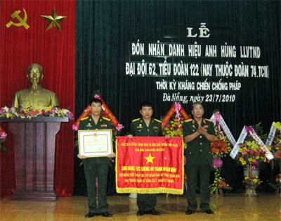 Đón nhận danh hiệu Anh hùng LLVTND