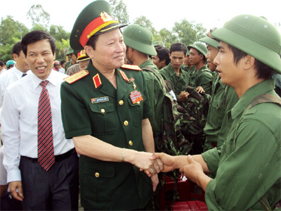 Thượng tướng Nguyễn Huy Hiệu dự lễ giao quân đợt 2 tại Thừa Thiên-Huế